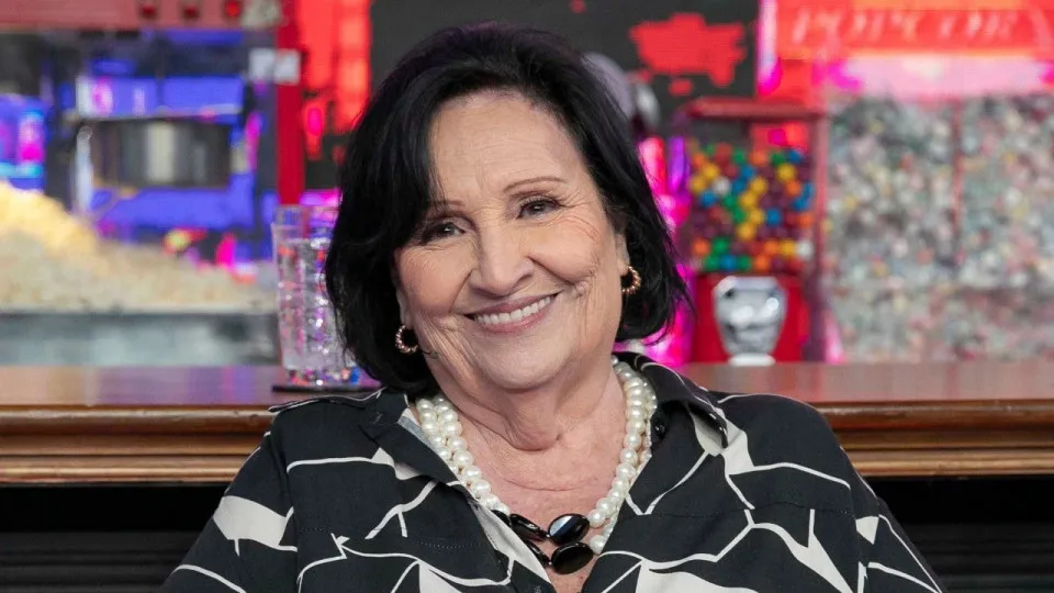Dona Déa Lúcia acusa Carlinhos Maia de transfobia por falas sobre Liniker, e influenciador reage