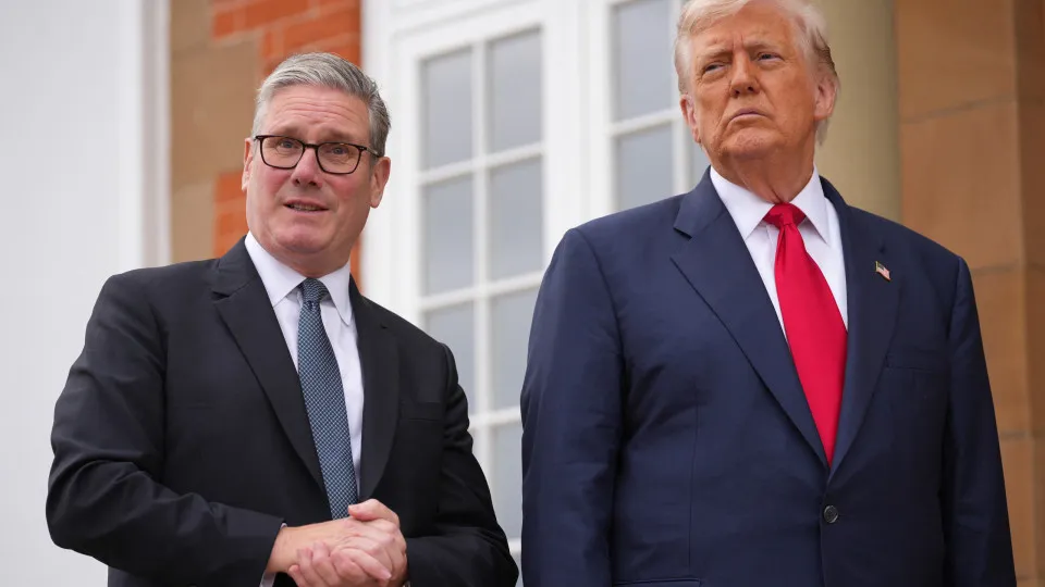 Trump dá '10 a 12 dias' para Putin concordar com o cessar-fogo na Ucrânia