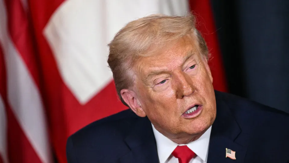 Sob pressão de ações do ICE, Trump diz estar 'revisando tudo' após 2ª morte no mês